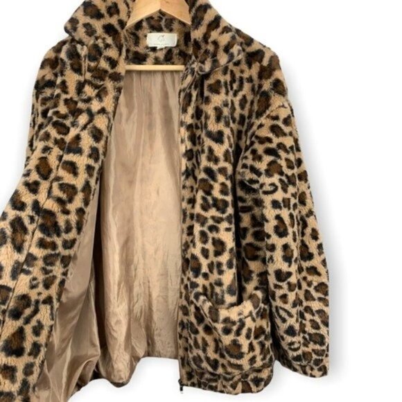 Cheetah Plush Bomber Zip-Up Jacket - Picture 3 of 9